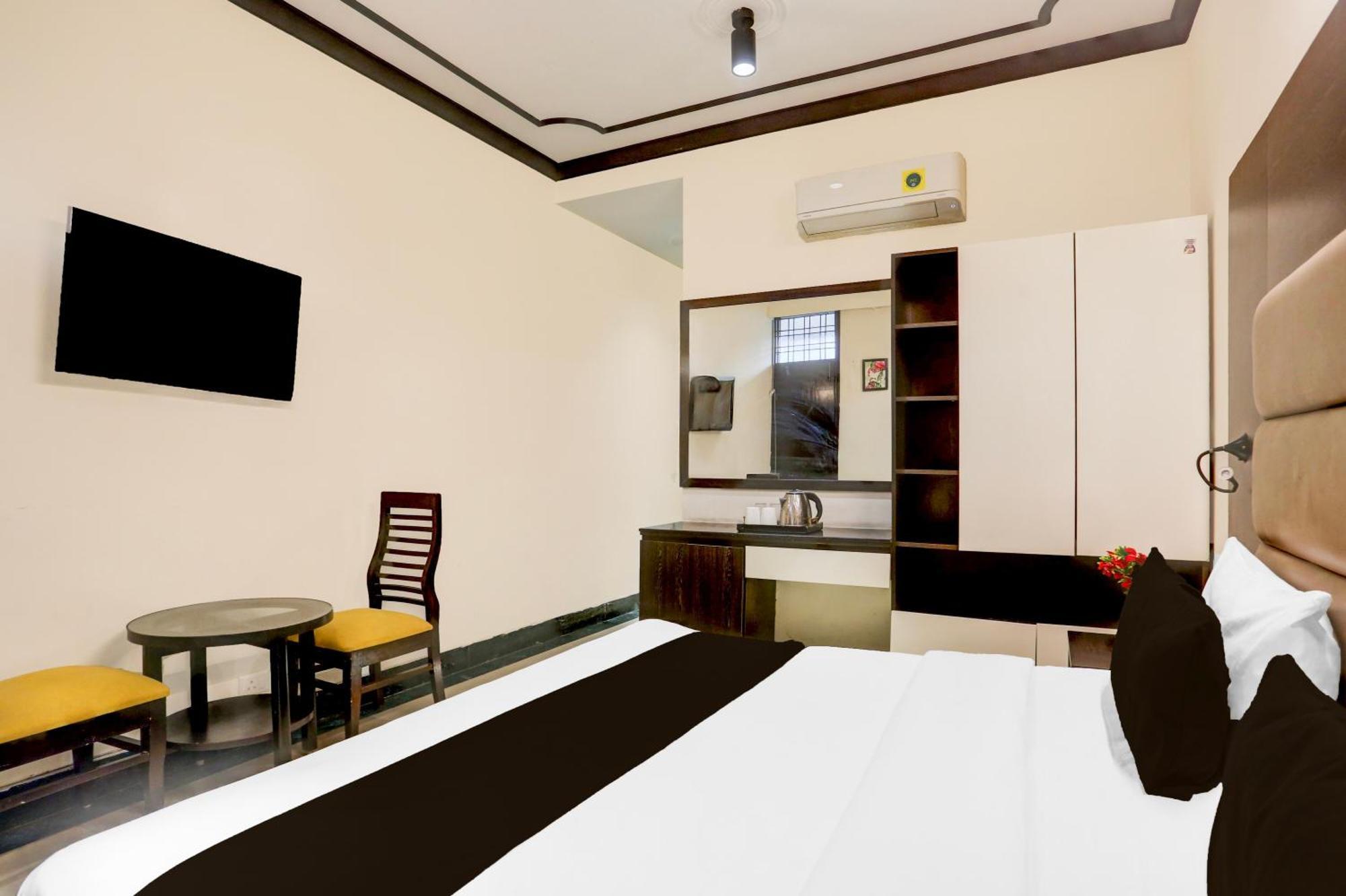 Super Townhouse Sushant Lok Phase 1 Formerly Hotel Neven Gurgaon Exterior foto