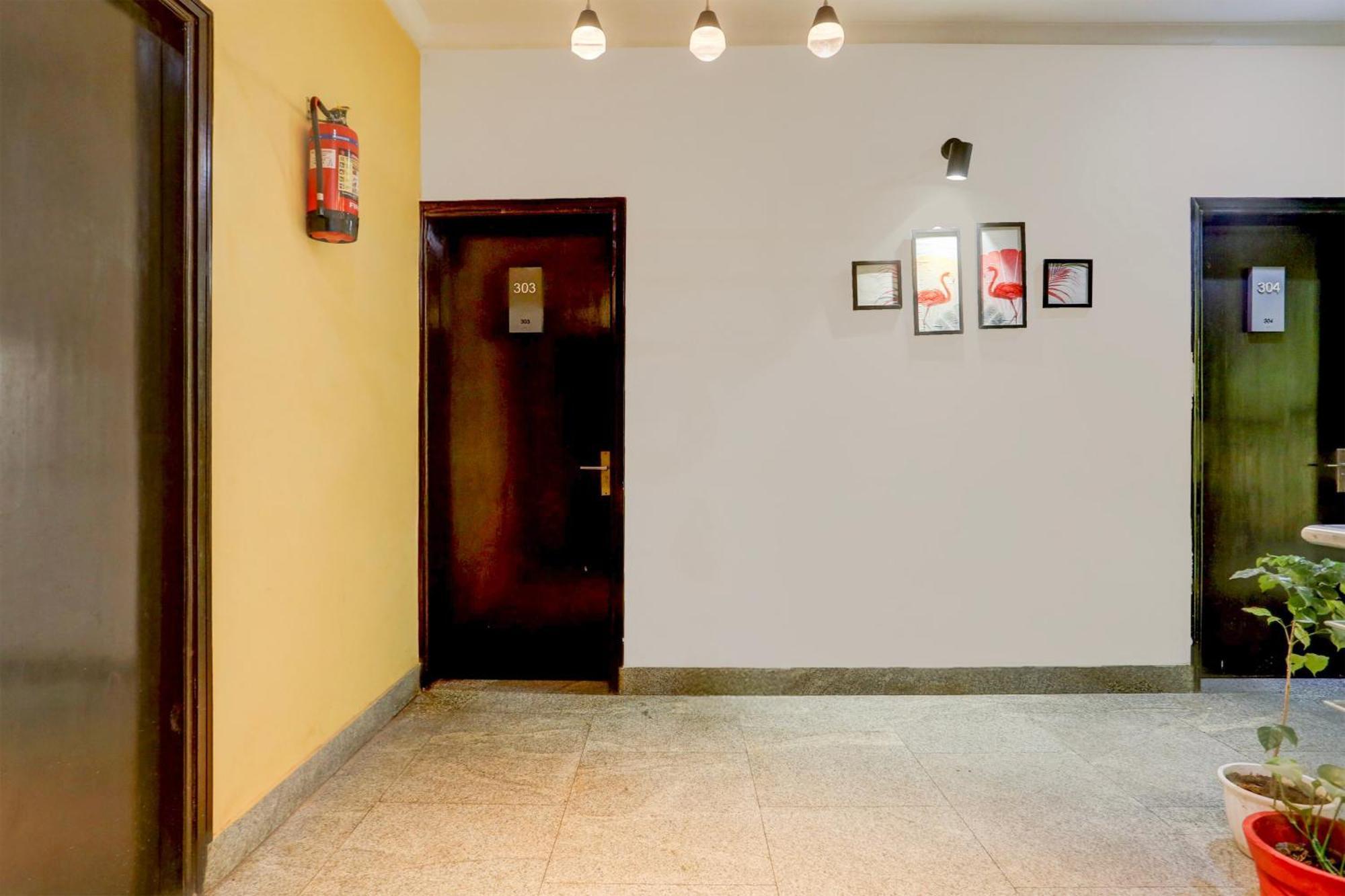 Super Townhouse Sushant Lok Phase 1 Formerly Hotel Neven Gurgaon Exterior foto