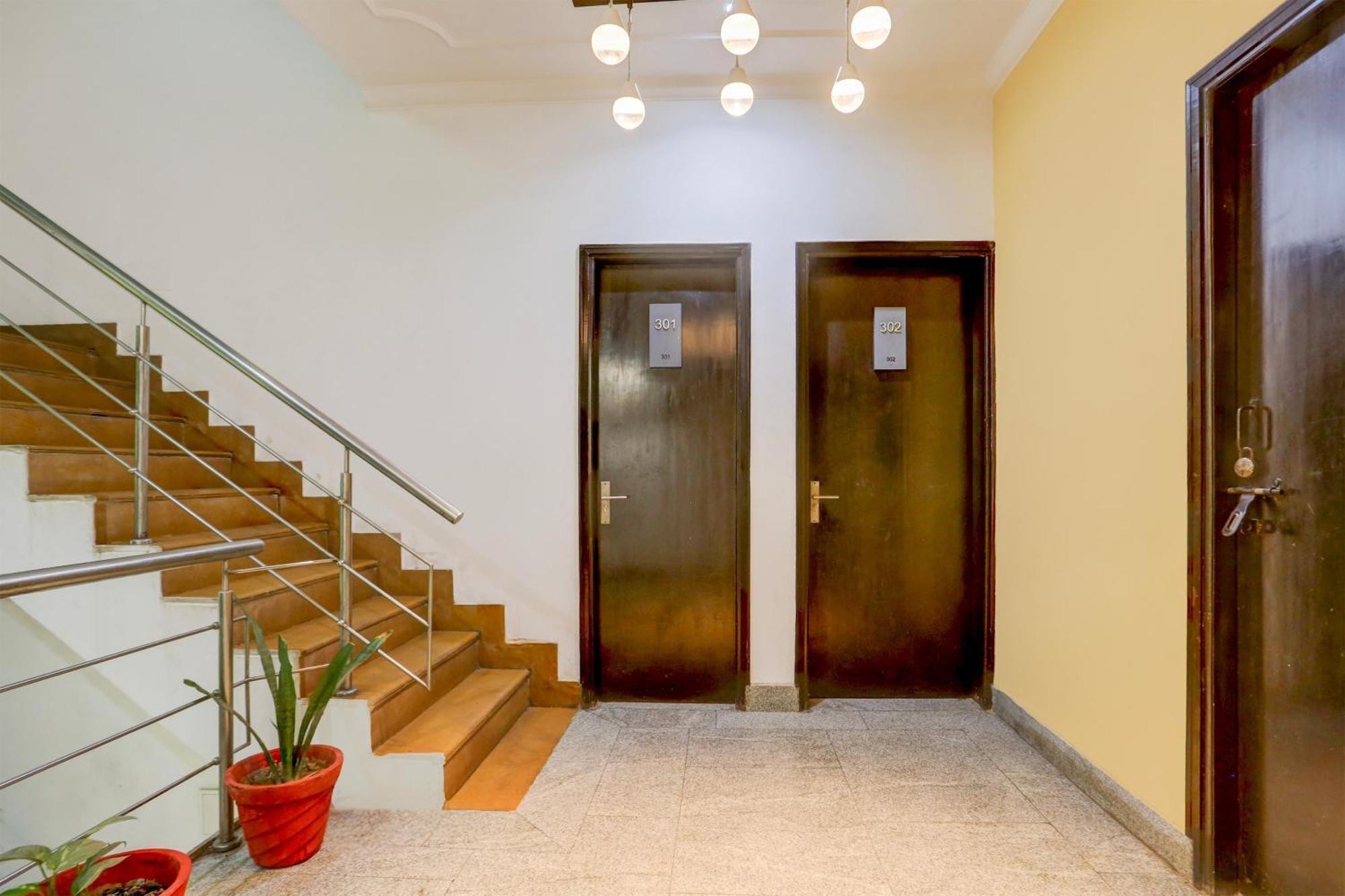 Super Townhouse Sushant Lok Phase 1 Formerly Hotel Neven Gurgaon Exterior foto