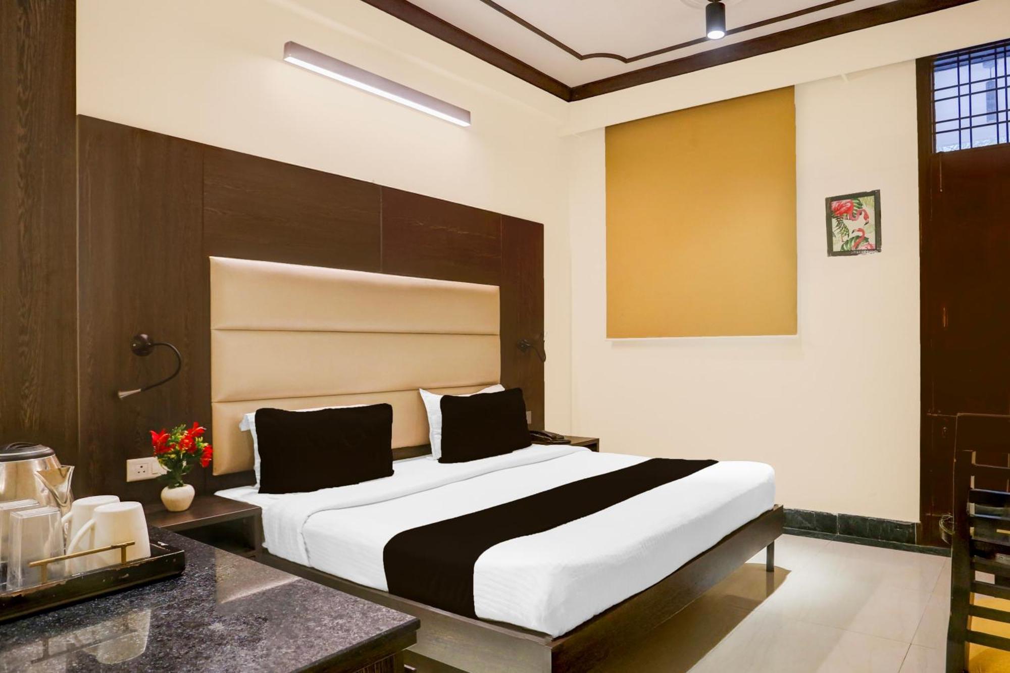 Super Townhouse Sushant Lok Phase 1 Formerly Hotel Neven Gurgaon Exterior foto